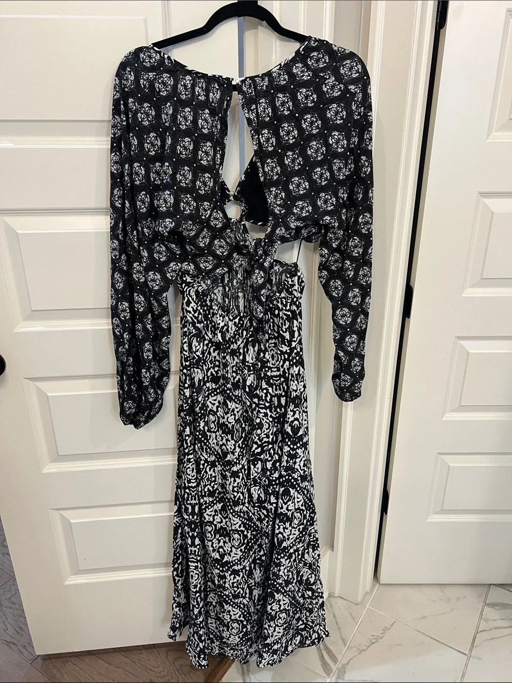 Abercrombie & Fitch Black & White Cutout Maxi Dress